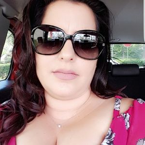 Meet your Posher, Carri